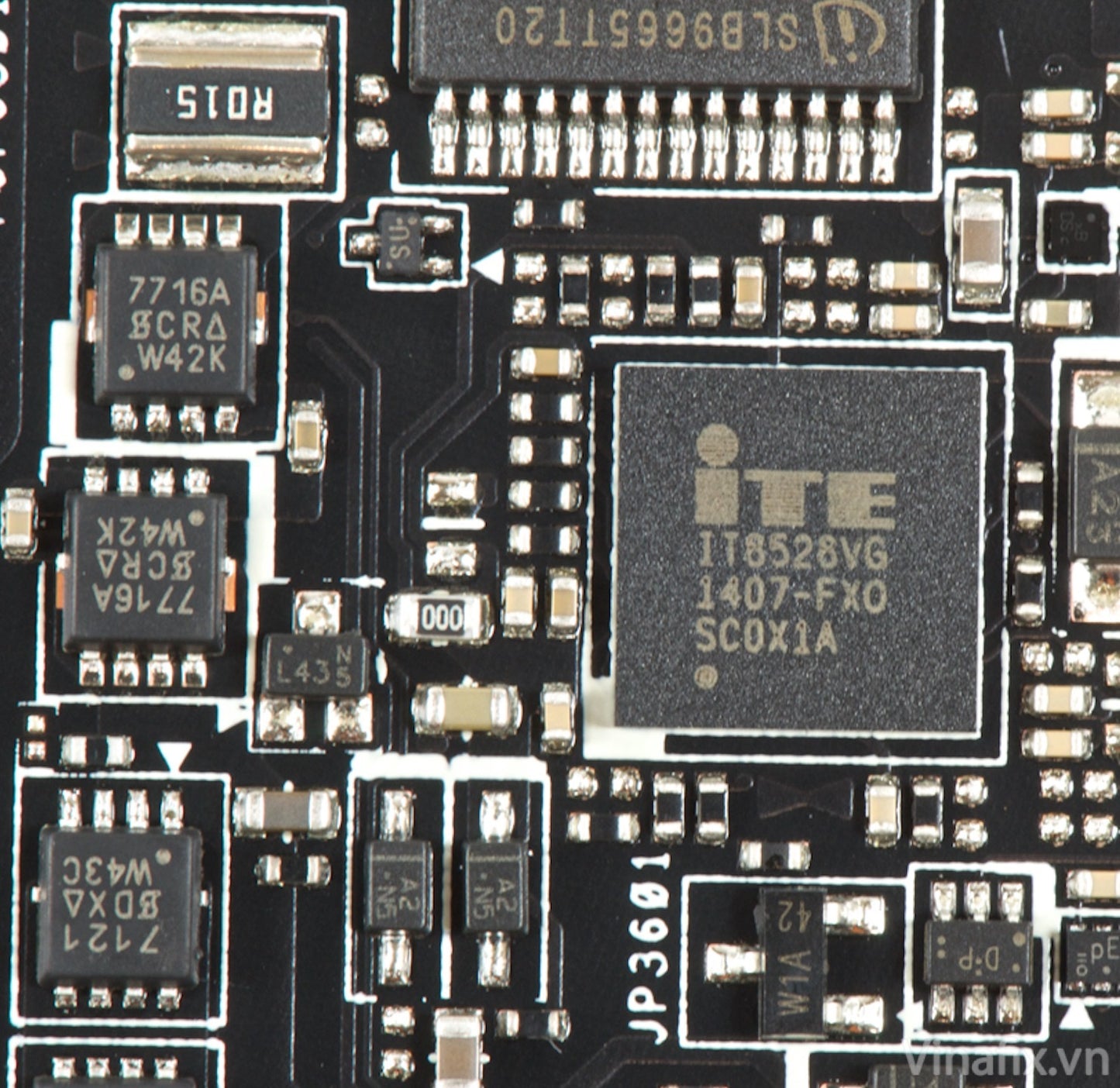 ITE IT8528VG Super I/0 Power Managment IC - Surface Pro 4