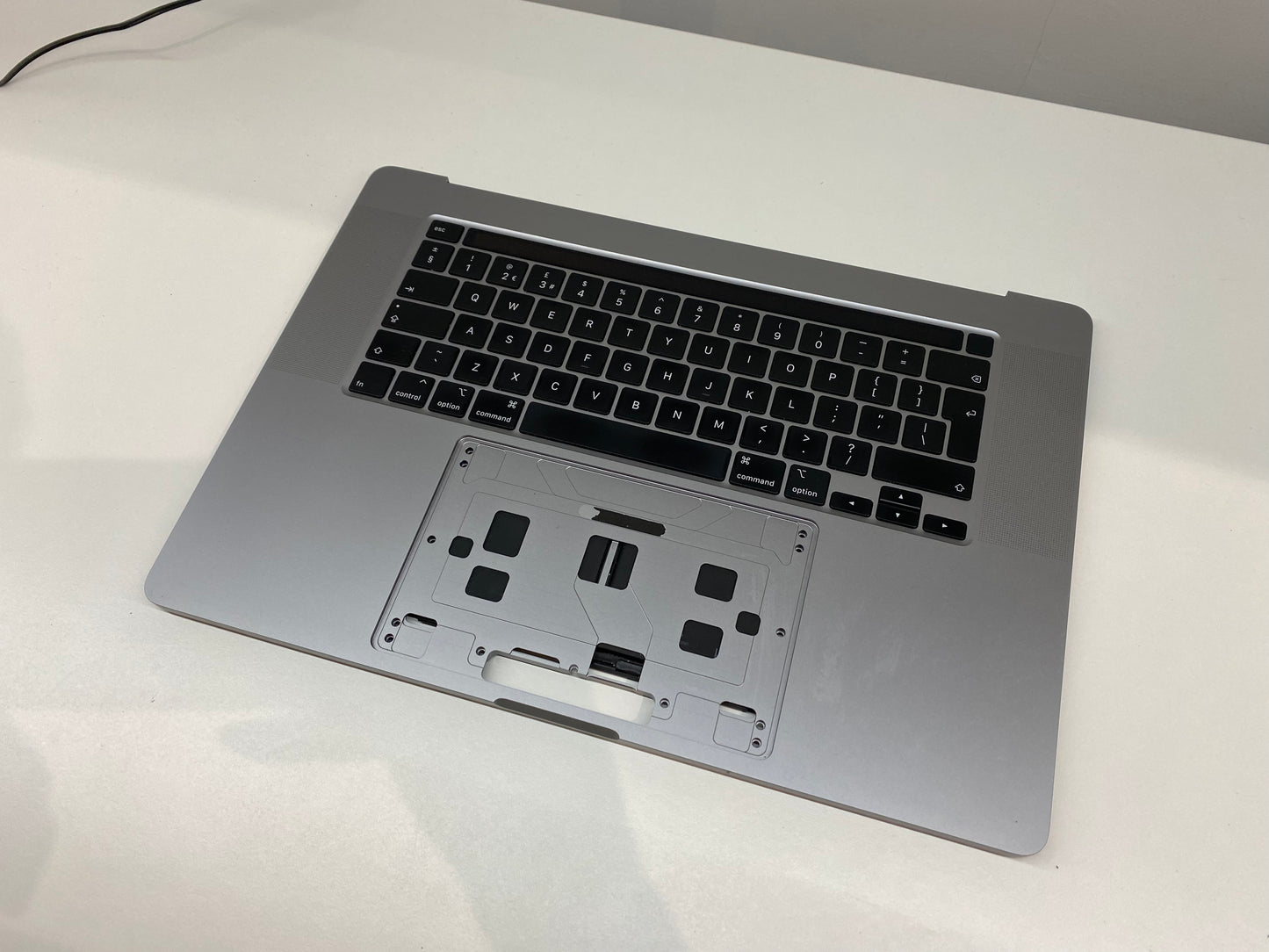 Palmrest UK keyboard for Apple MacBook Pro A2141 16" 2019 with touch bar Space Grey - Genuine Pull Part