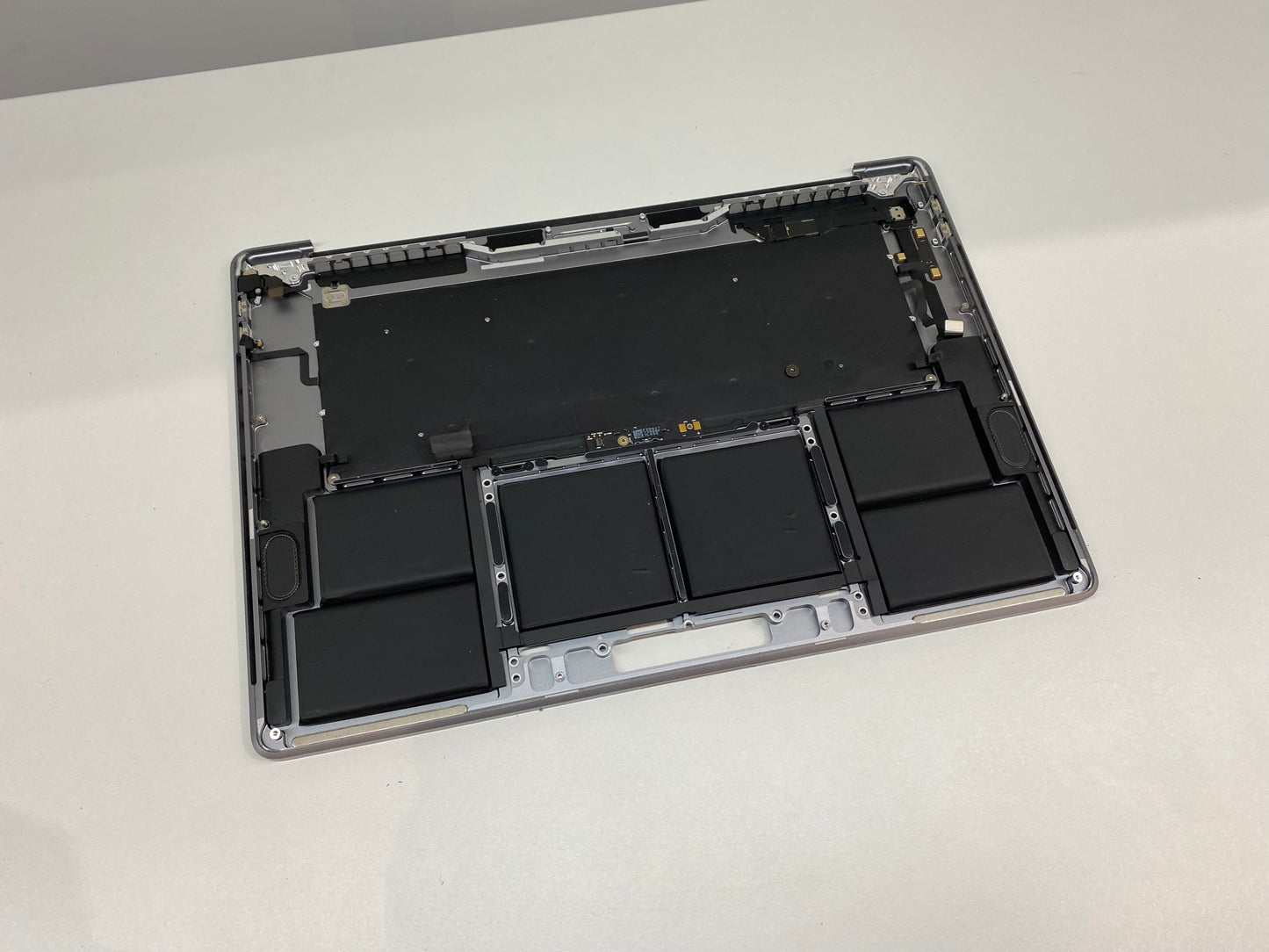 Palmrest UK keyboard for Apple MacBook Pro A2141 16" 2019 with touch bar Space Grey - Genuine Pull Part