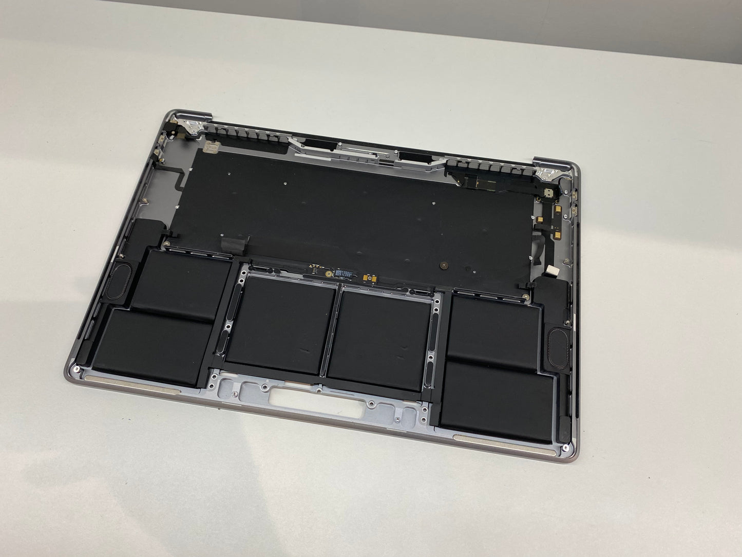 Palmrest UK keyboard for Apple MacBook Pro A2141 16" 2019 with touch bar Space Grey - Genuine Pull Part
